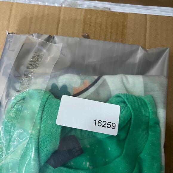 Gildan T-Shirt Mens Size L Green Graphic Shamrock Tongue Bleach Dyed St Patrick - Picture 9 of 9